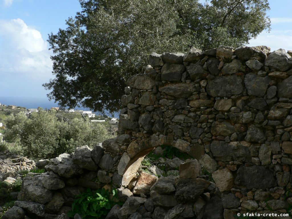 Photo report of a visit to Giorgitsi, uninhabited village above Chora Sfakion, Sfakia, Crete