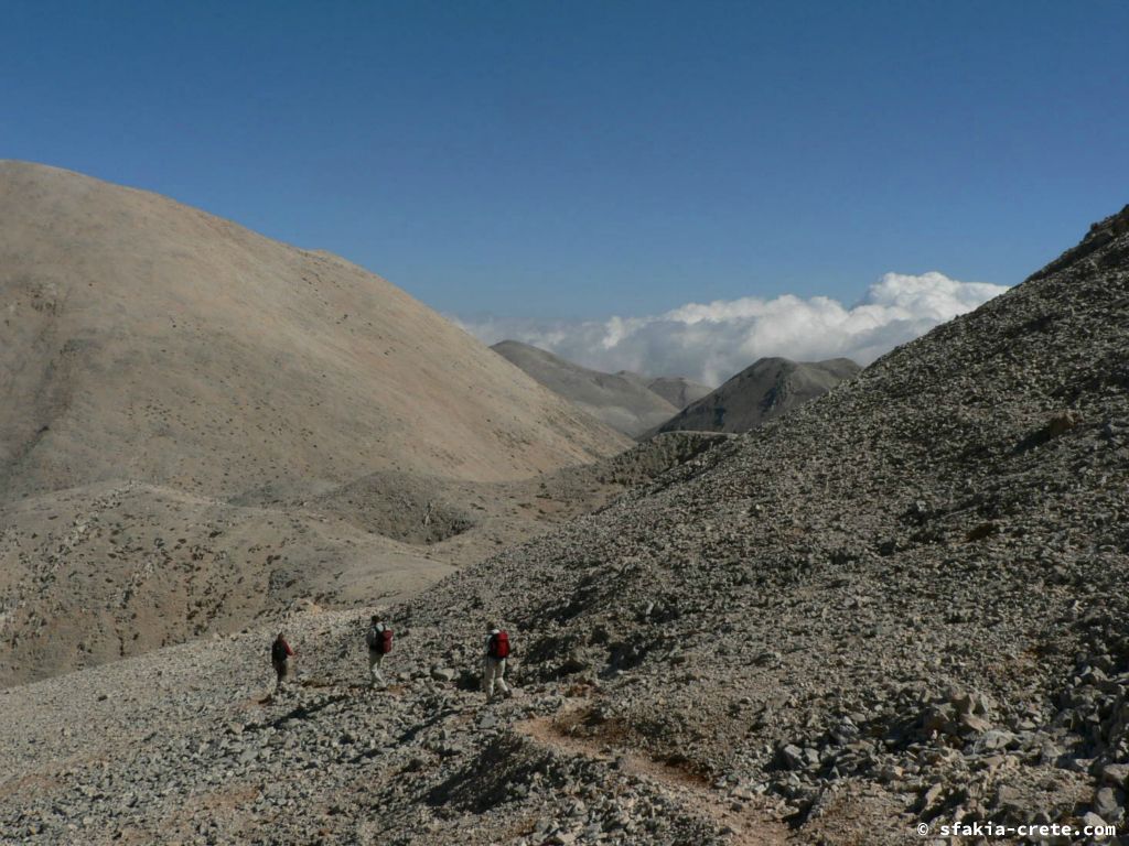 Photo report of a trip to the summit of Pachnes, Sfakia, Crete in October 2008