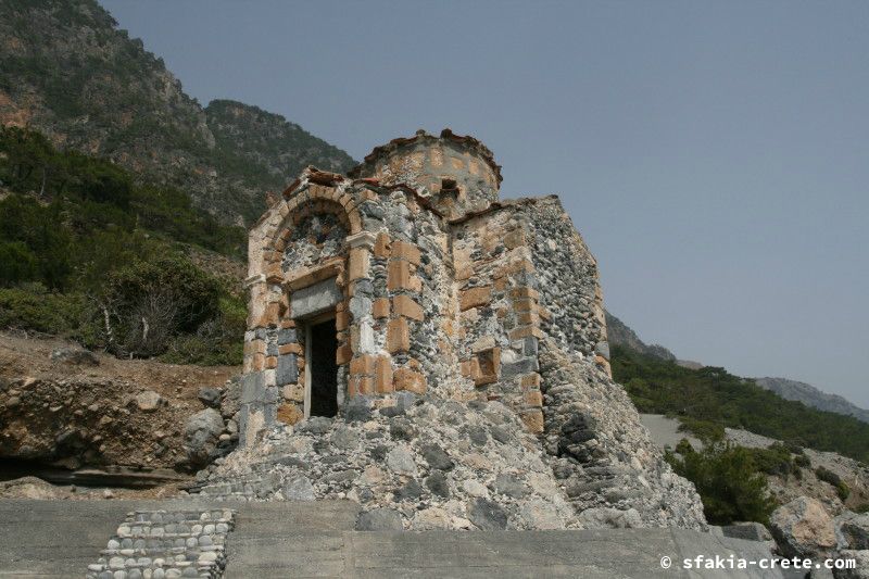 Photo report of a walk from Agios Ioannis - Selouda - Agios Pavlos, Sfakia, May 2008