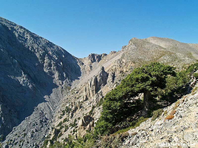 Photo report of a walk up Mount Gingilos above Samaria gorge, Sfakia, July and September 2007