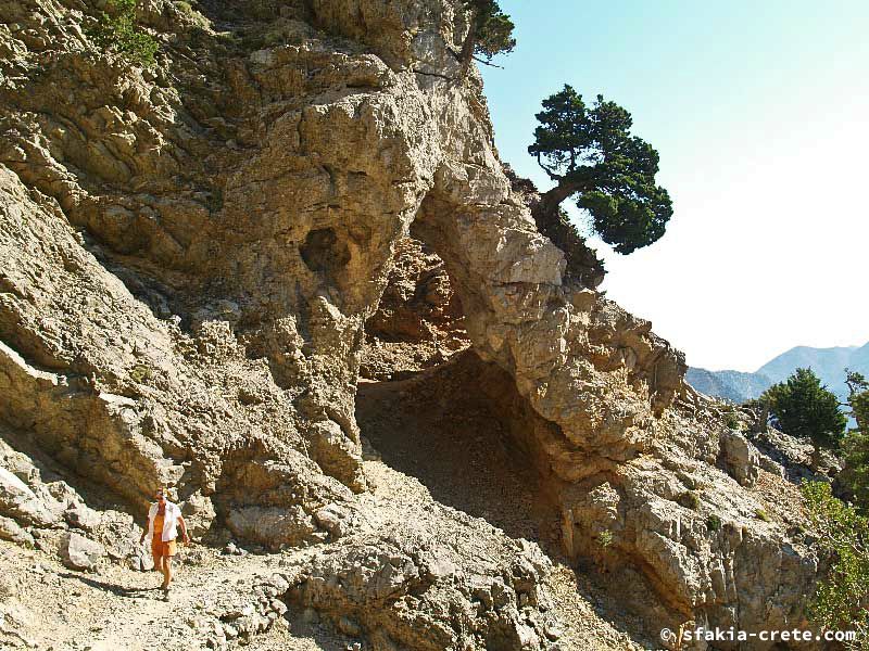 Photo report of a walk up Mount Gingilos above Samaria gorge, Sfakia, July and September 2007