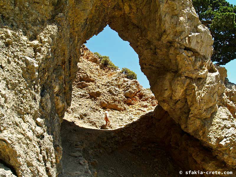 Photo report of a walk up Mount Gingilos above Samaria gorge, Sfakia, July and September 2007