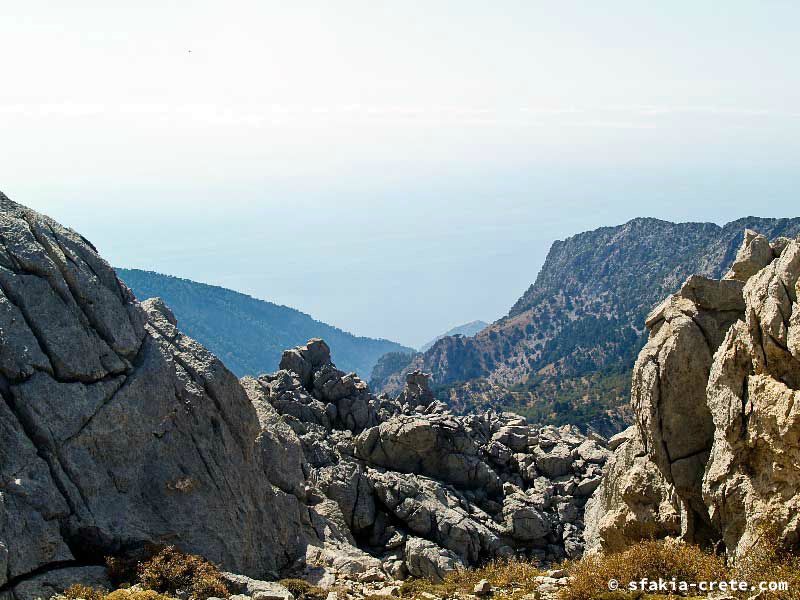 Photo report of a walk up Mount Gingilos above Samaria gorge, Sfakia, July and September 2007