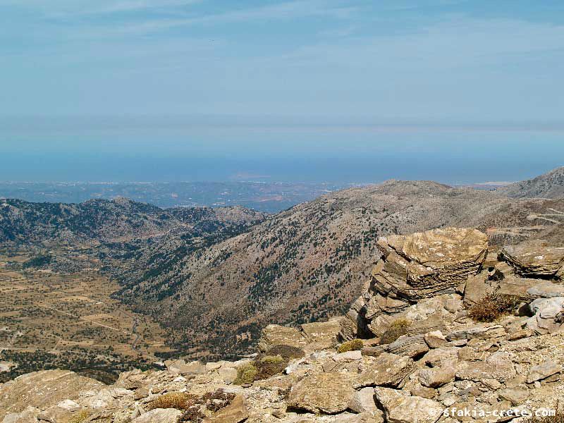 Photo report of a walk up Mount Gingilos above Samaria gorge, Sfakia, July and September 2007