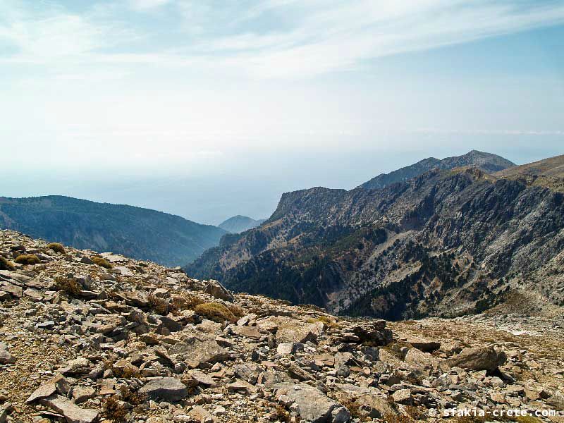 Photo report of a walk up Mount Gingilos above Samaria gorge, Sfakia, July and September 2007