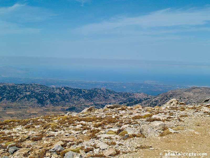 Photo report of a walk up Mount Gingilos above Samaria gorge, Sfakia, July and September 2007