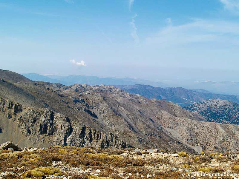 Photo report of a walk up Mount Gingilos above Samaria gorge, Sfakia, July and September 2007