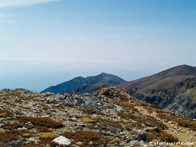 Photo report of a walk up Mount Gingilos above Samaria gorge, Sfakia, July and September 2007