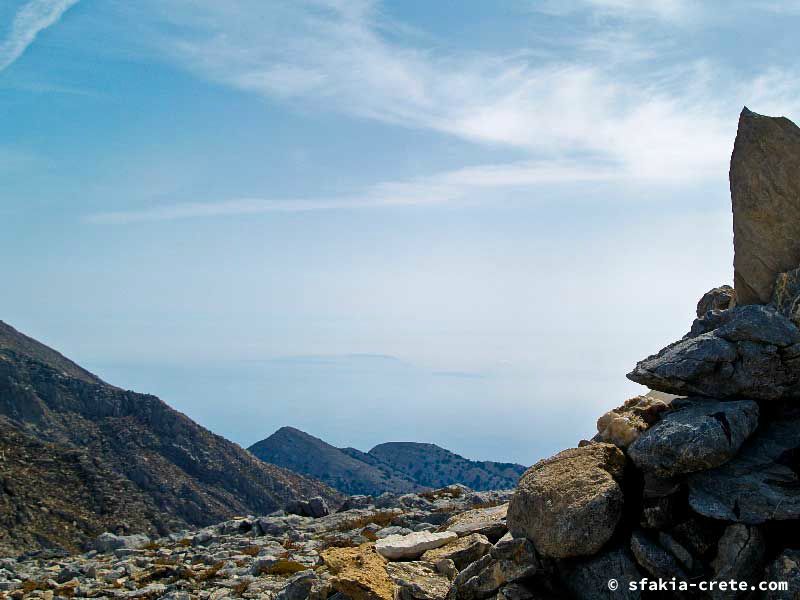 Photo report of a walk up Mount Gingilos above Samaria gorge, Sfakia, July and September 2007