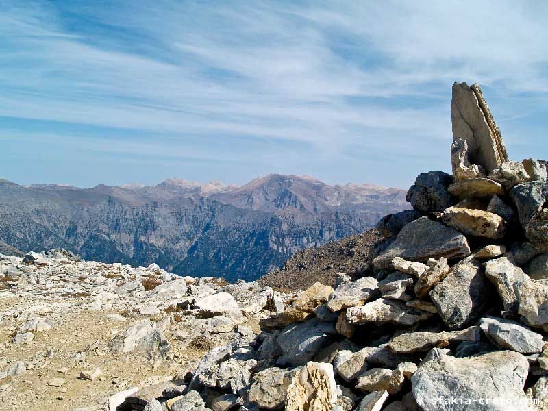 Photo report of a walk up Mount Gingilos above Samaria gorge, Sfakia, July and September 2007