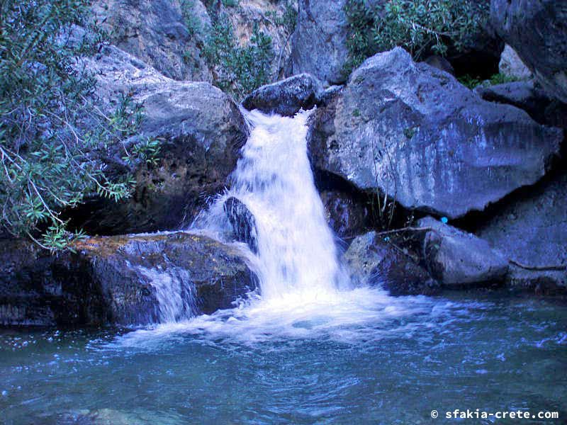 Photo report of a visit to Sfakia, southwest Crete, at Greek Easter, April 2007