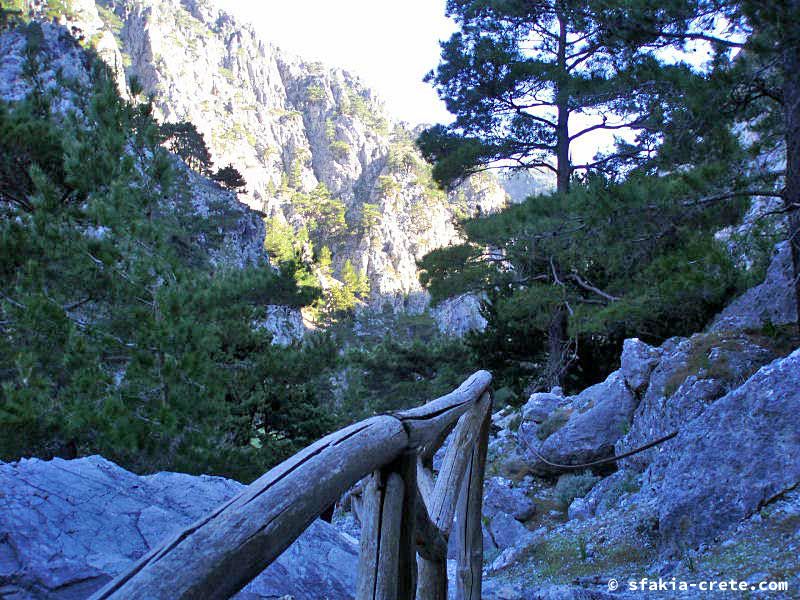 Photo report of a visit to Sfakia, southwest Crete, at Greek Easter, April 2007