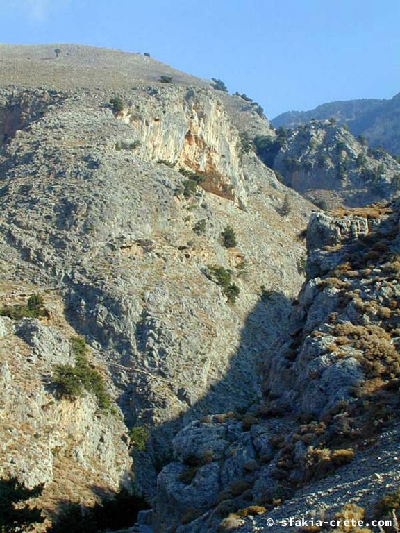 Photo report of walking around Sfakia, Crete, May 2005