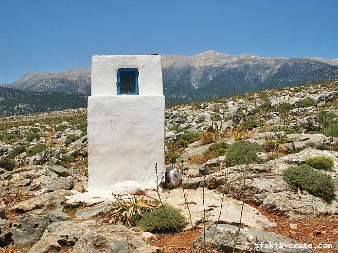 Photo report of walking around the mountains of Sfakia, Crete, May 2004