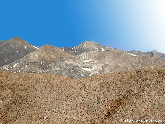 Photo report of walking around the mountains of Sfakia, Crete, May 2004